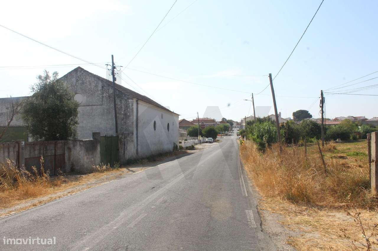 Terreno Urbano em Pontével: Construa o seu Refúgio às Portas de Valada - Grande imagem: 3/9