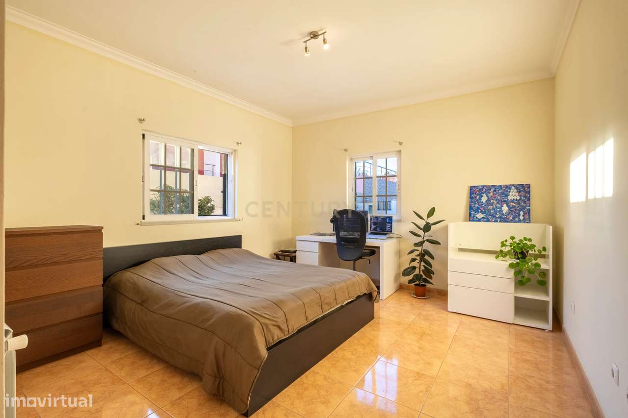 Espaço, conforto e qualidade — Moradia T4 no Vale da Rosa-25