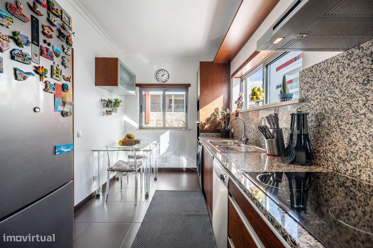 DUPLEX T2 DE CANTO COM AMPLAS VARANDAS E GARAGEM PERTO DA PRAIA!-11