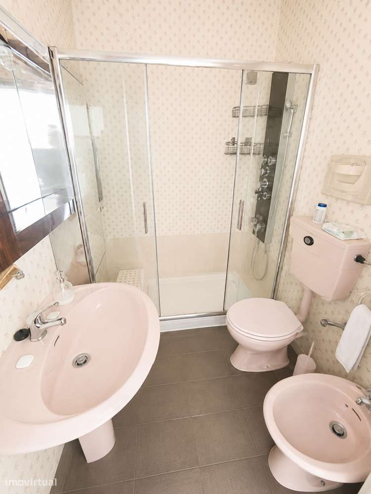 Vende-se apartamento T2 com terraço-9