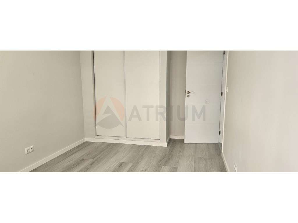 T2 Completamente remodelado em Corroios + Arrecadação.-13