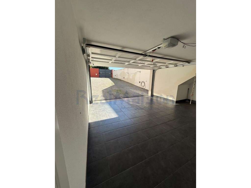 Excelente Moradia de Luxo c/ 7 quartos, Piscina e Jardim-26