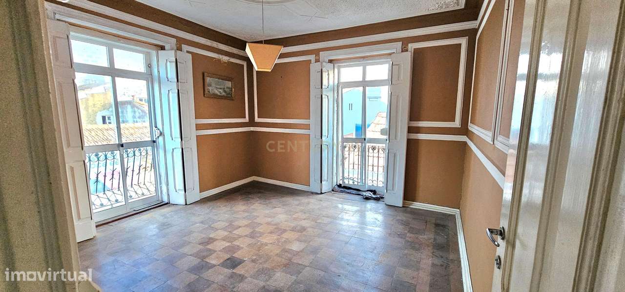 Prédio junto à Baía do Seixal, Vende-se!! Investimento! - Grande imagem: 5/35