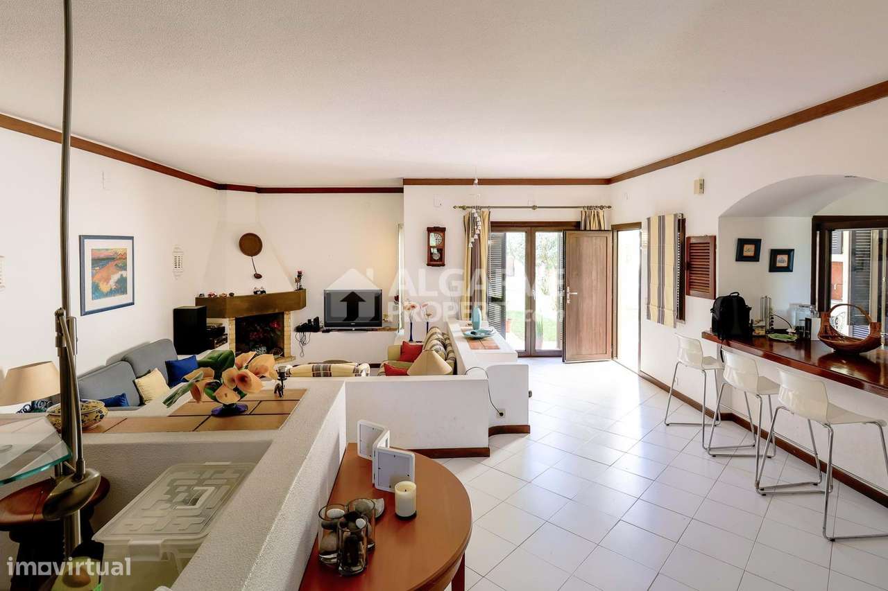 Moradia V3+1 com jardim e piscina localizada em zona residencial em Al - Grande imagem: 5/27