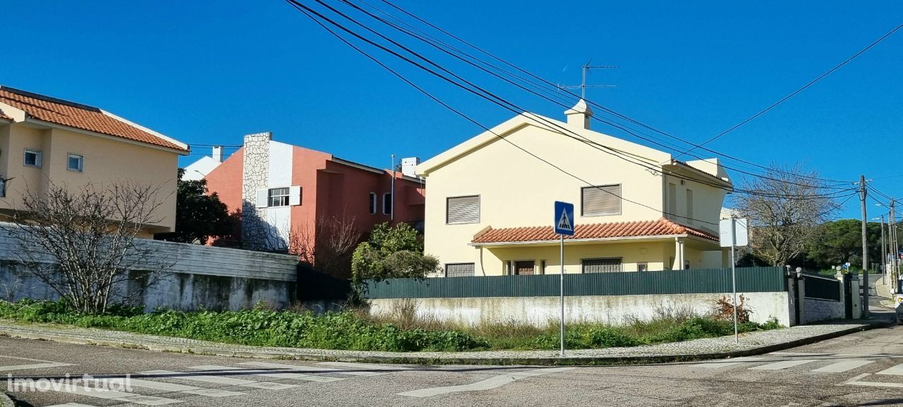 Terreno com 315m2 com Projecto Aprovado – Quinta da Morgadinha