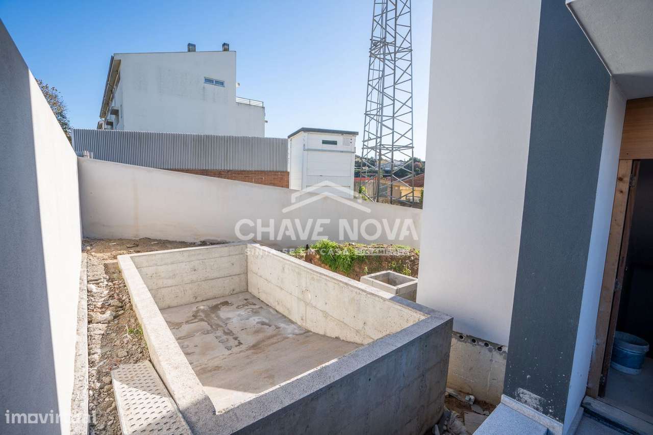 Moradia em Banda V3+1 Nova c/ Piscina na Madalena - Grande imagem: 4/24