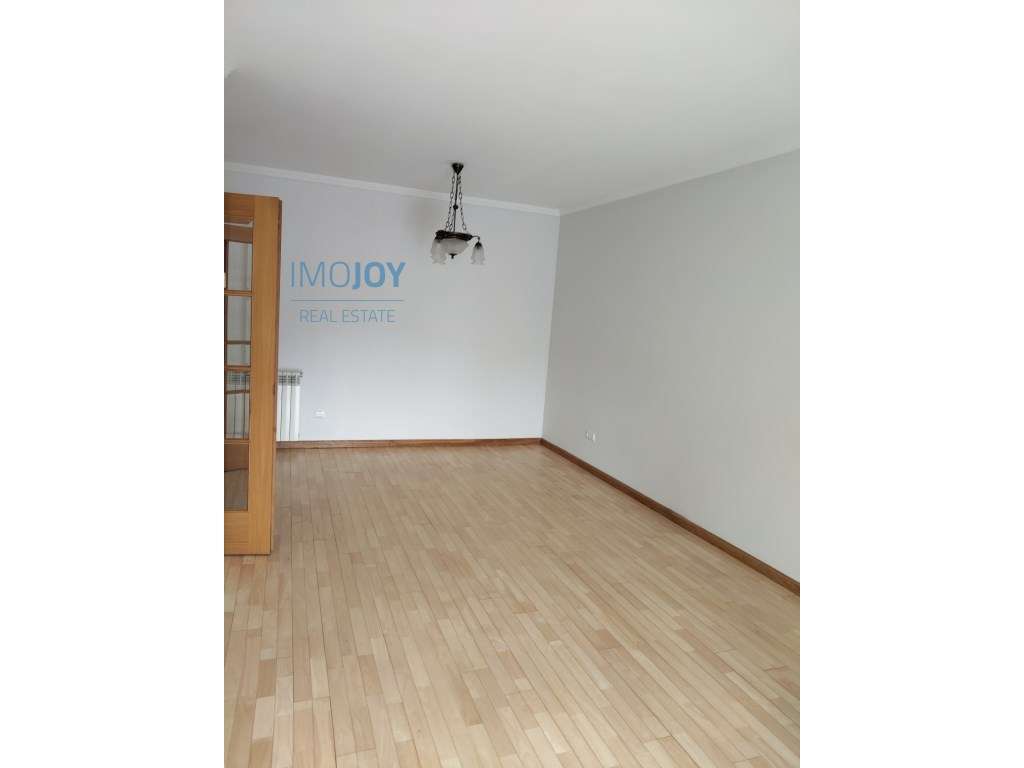 Apartamento T1 para Arrendamento no Porto com Garagem e Arrumos - Grande imagem: 4/26