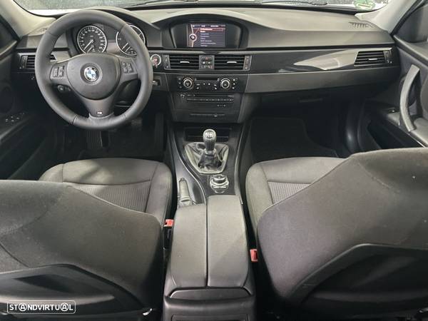 BMW 320 d Touring Navigation Sport - 35
