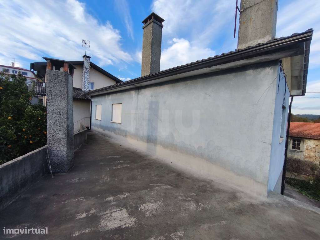 Oportunidade absolutamente imperdível - Moradia com parte renovada ...-32