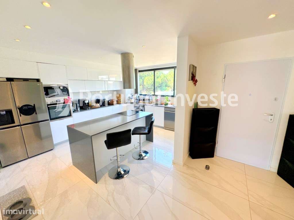 Moradia de Luxo com 3 Suites + T1 Independente em Condomínio com Pi...-8