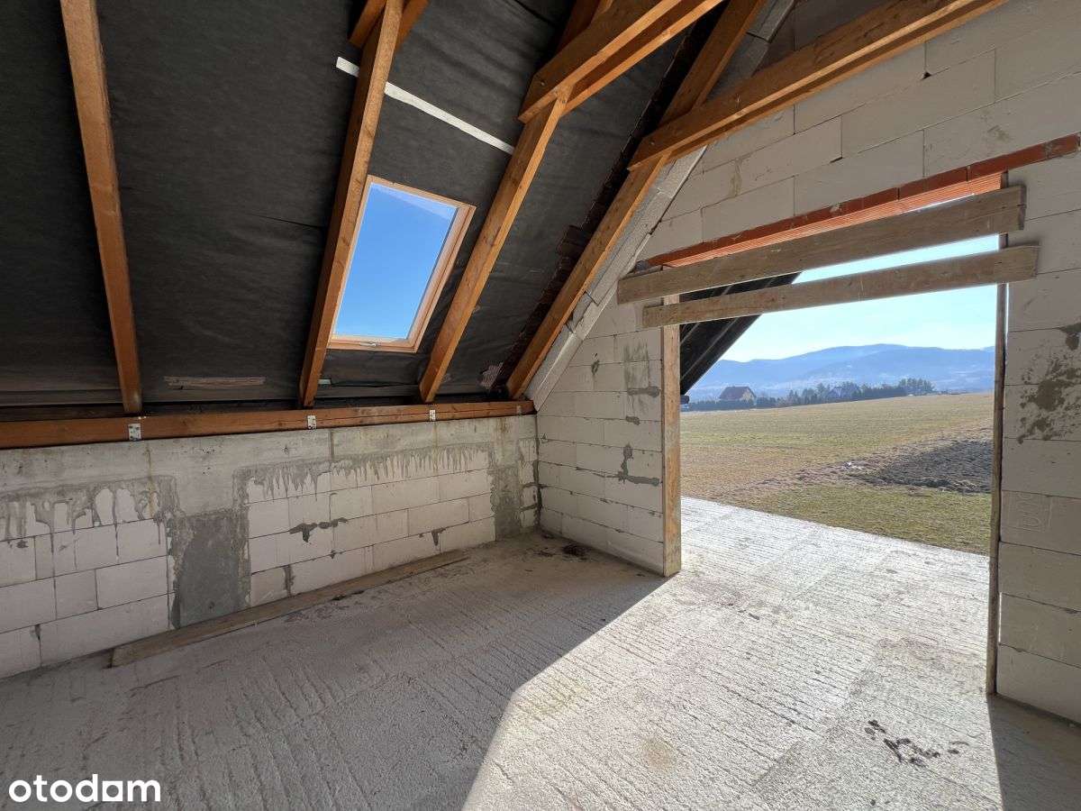 Widokowa działka z rozpoczętą budową-14