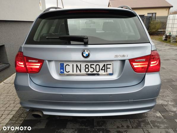 BMW Seria 3 318i Touring - 15