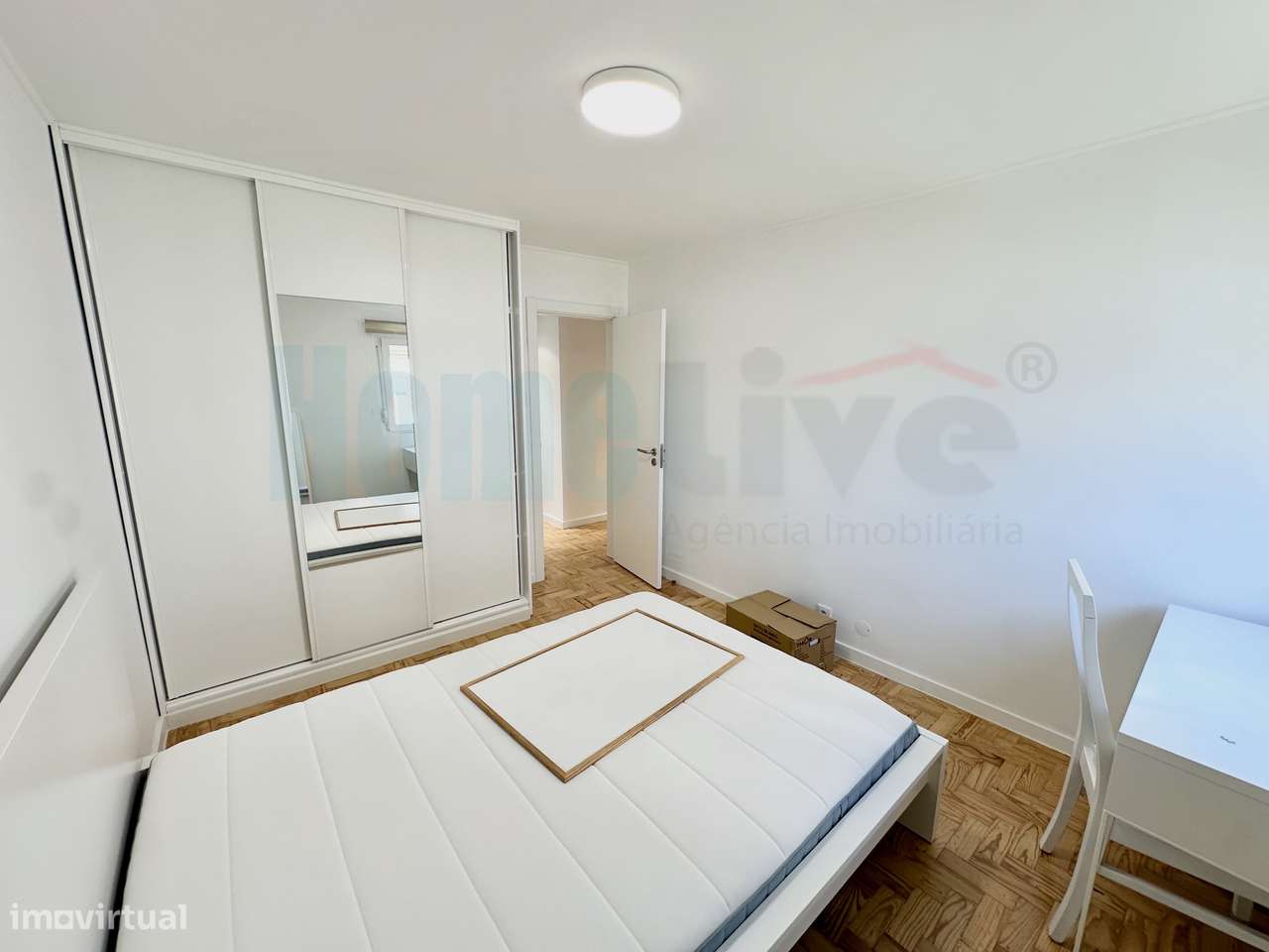 Apartamento T4 Remodelado e Mobilado Charquinho, Benfica-13