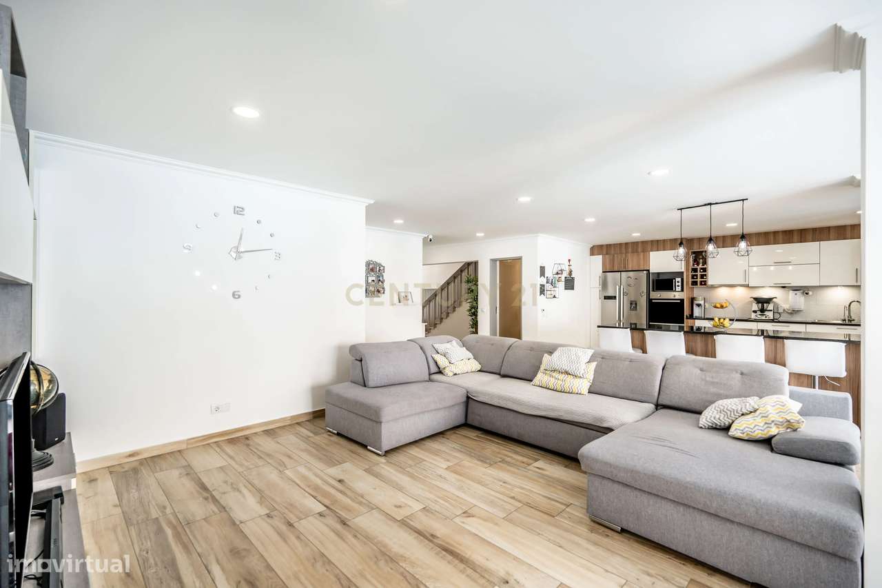 Moradia T6 com Piscina e 2 Anexos em Faro – Totalmente Renovada com Ma - Grande imagem: 5/34