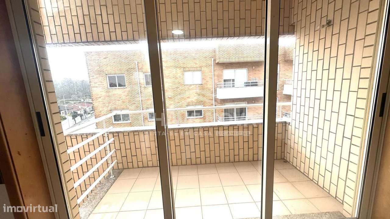 T2 c/ Varanda e Lugar de Garagem em Pedroso - Grande imagem: 4/25