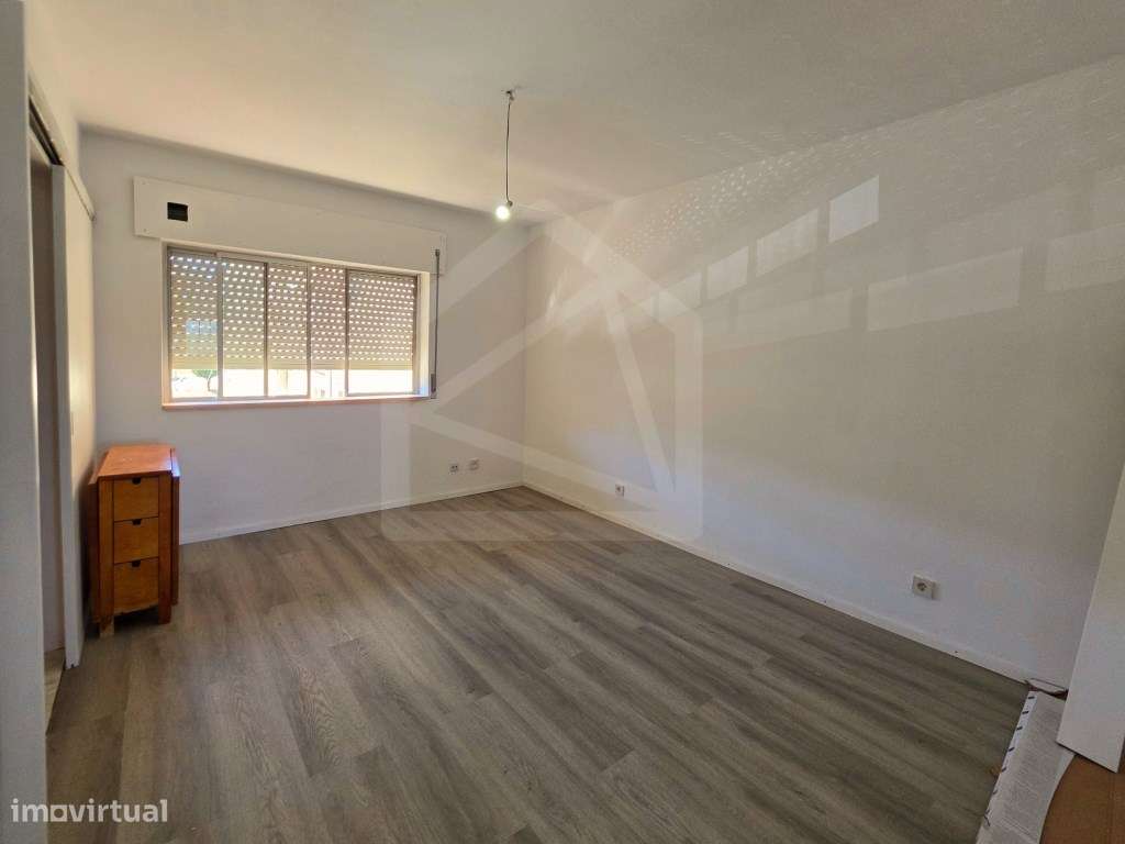 Apartamento T2 Renovado em São João da Madeira-5