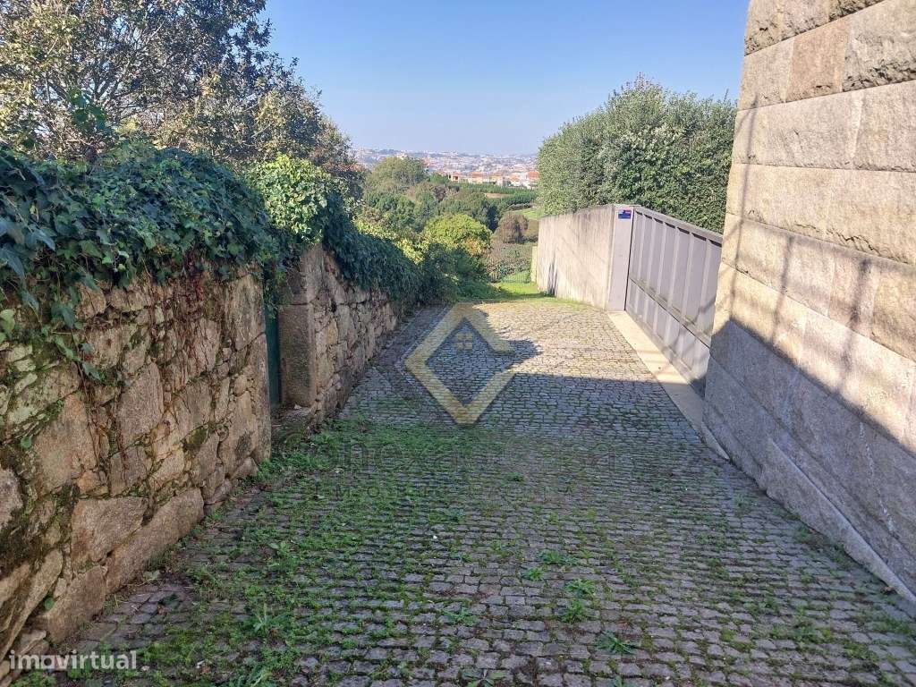 TERRENO JUNTO AO HOSPITAL SANTOS SILVA EM V N GAIA-7