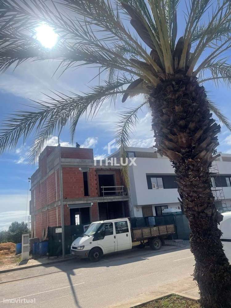 Descubra o Luxo Moderno em Tavira - Moradia com 4 quartos e 4 casas de - Grande imagem: 2/16