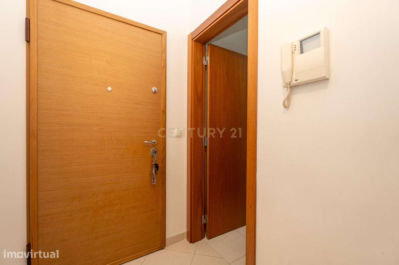 Apartamento T3 com áreas generosas-11
