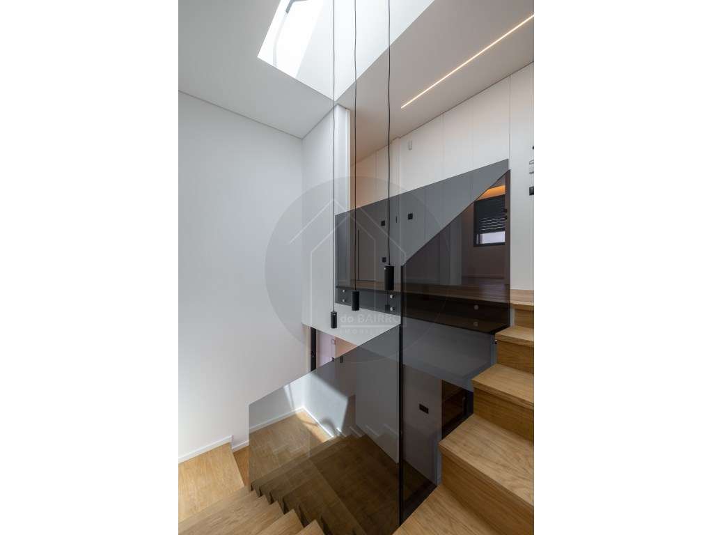 Moradia T4 com Piscina, design moderno, em Vila Nova de Gaia-12