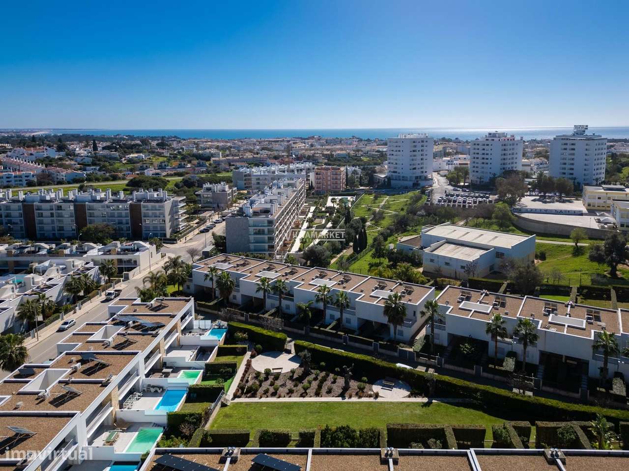 LUXUOSA VILLA V3 + 1 COM PISCINA E GARAGEM PRIVATIVA SITUADA NA CORREE-14