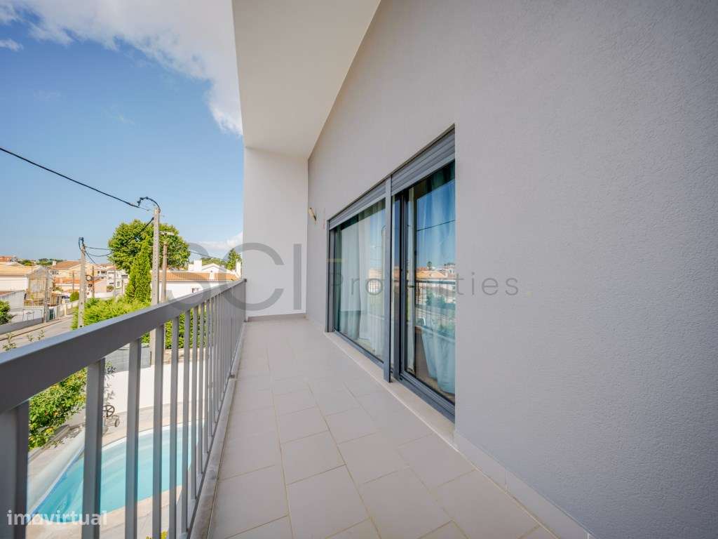 Moradia com piscina nas Quintinhas-29