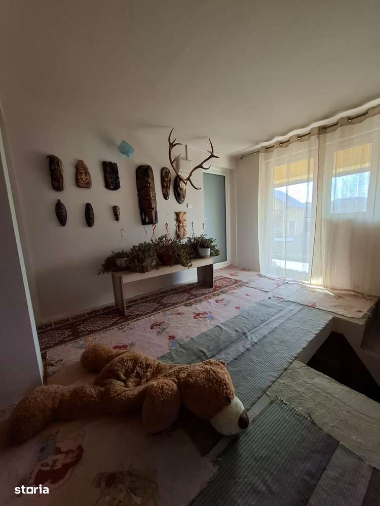 Vând Casă Parter  Etaj,  5 Camere, bucatarie 2 Băi, 240 m² Zona Horpaz-9
