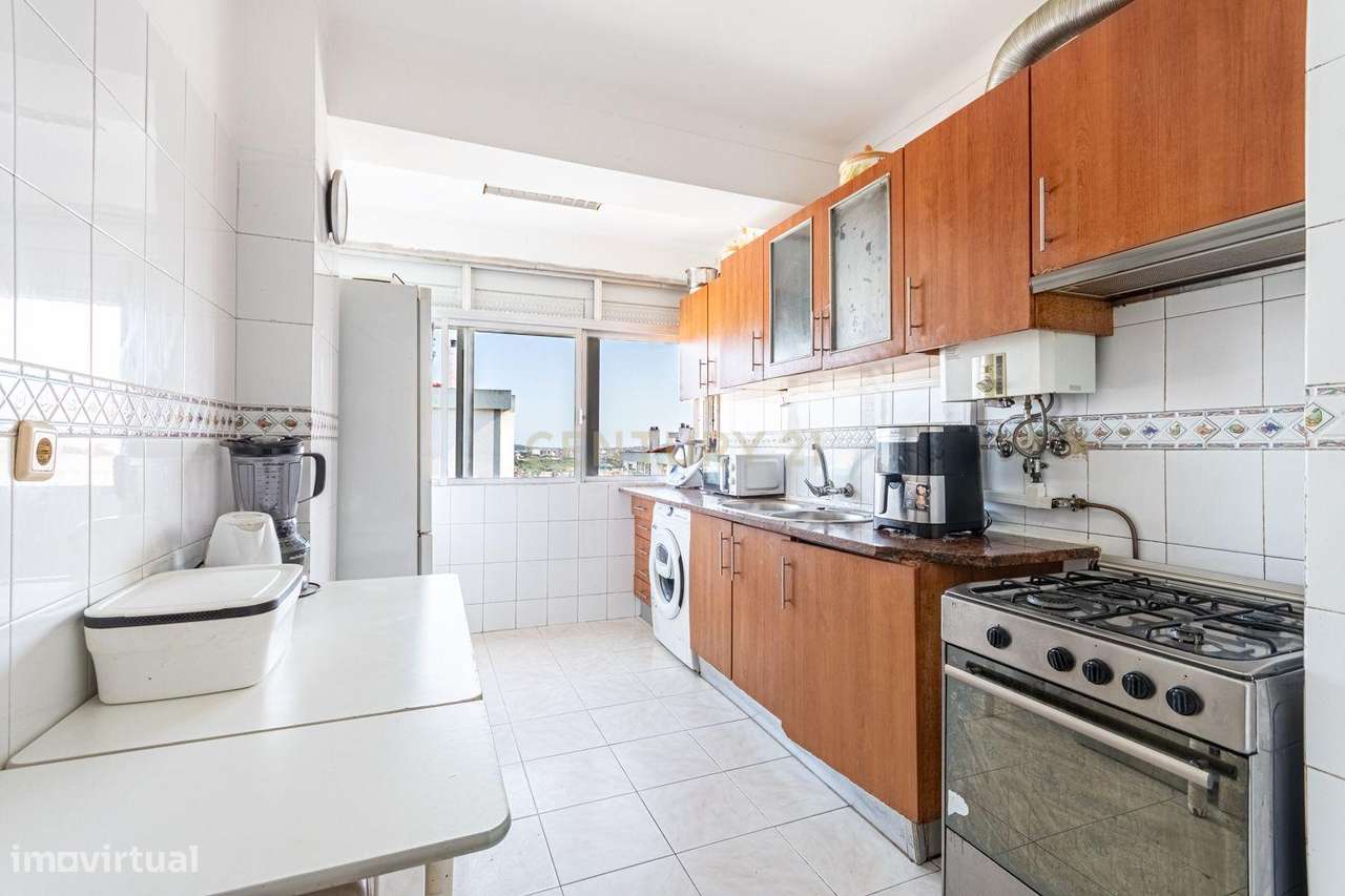 Apartamento T2+1 na Arroja com Varanda e Elevador-11