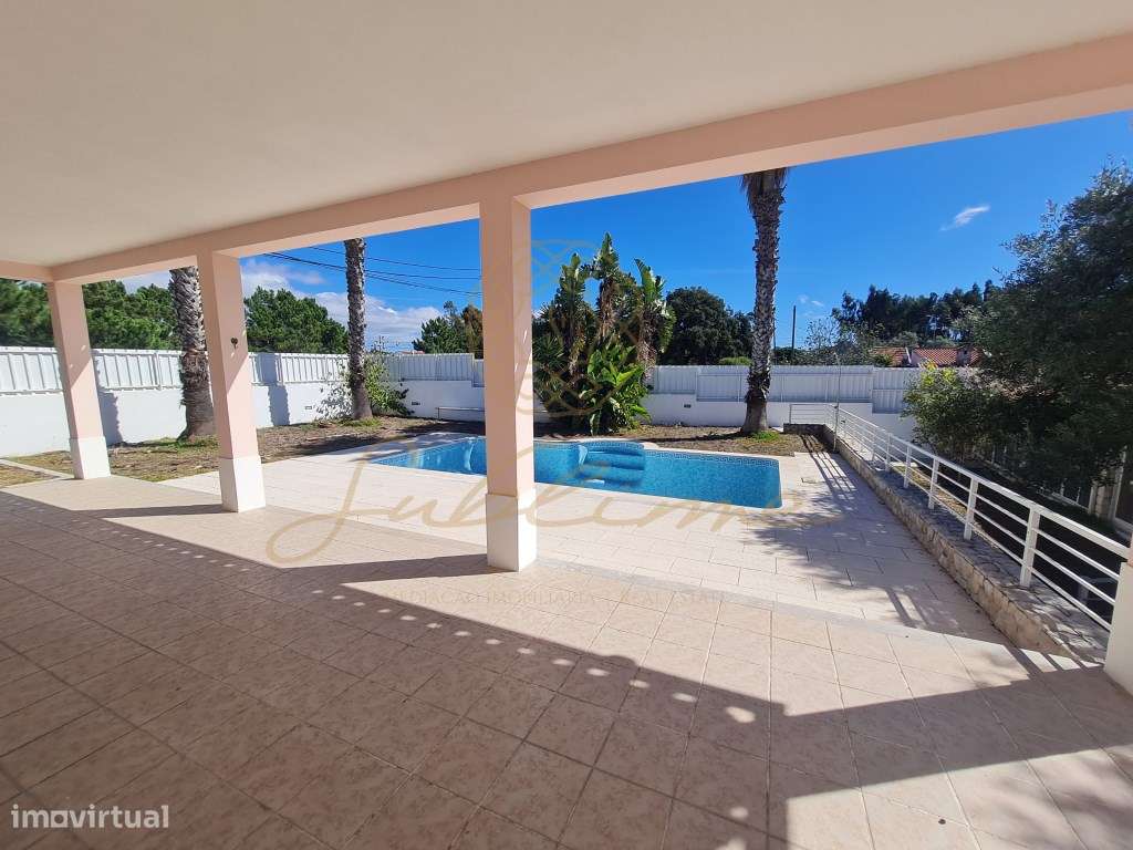 Moradia isolada V3+2 situada em Caixas, Sesimbra com Piscina-23