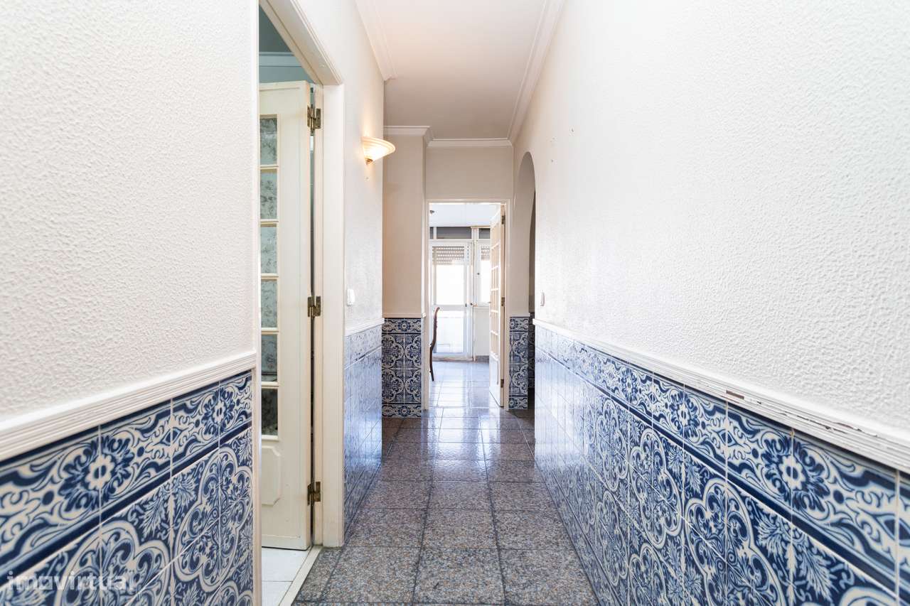 Apartamento T2 na Amadora: Potencial Único com Sótão e Varanda Solaren-15