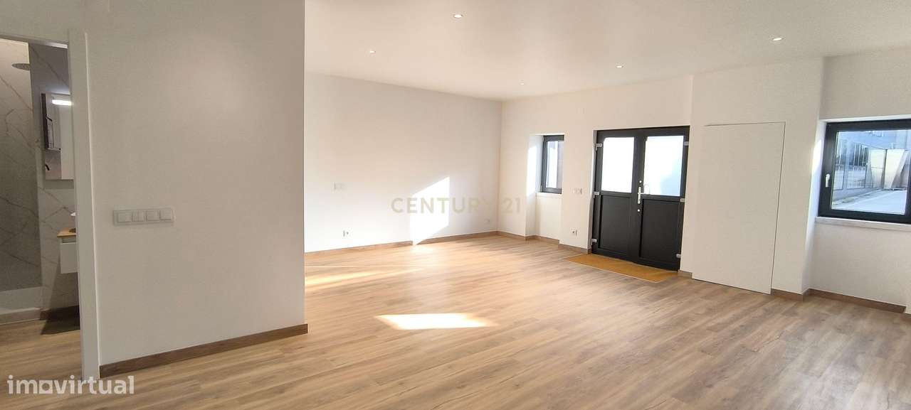 Escritório em Moradia Renovado no Parque das Nações, Lisboa - Grande imagem: 4/11