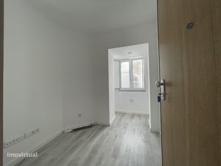 VENDA DE ESPAÇO PARA SERVIÇOS | Escritório - zona central do Seixal... - Grande imagem: 3/13