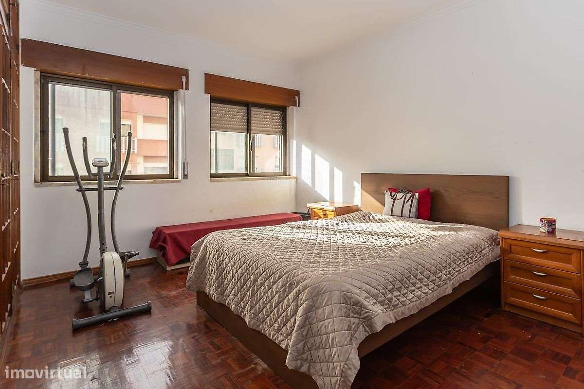 Apartamento T3 à venda em Alto da Brandoa-7
