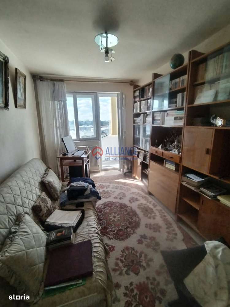 Casa De Cultura-Apartament cu 4 camere liber-1