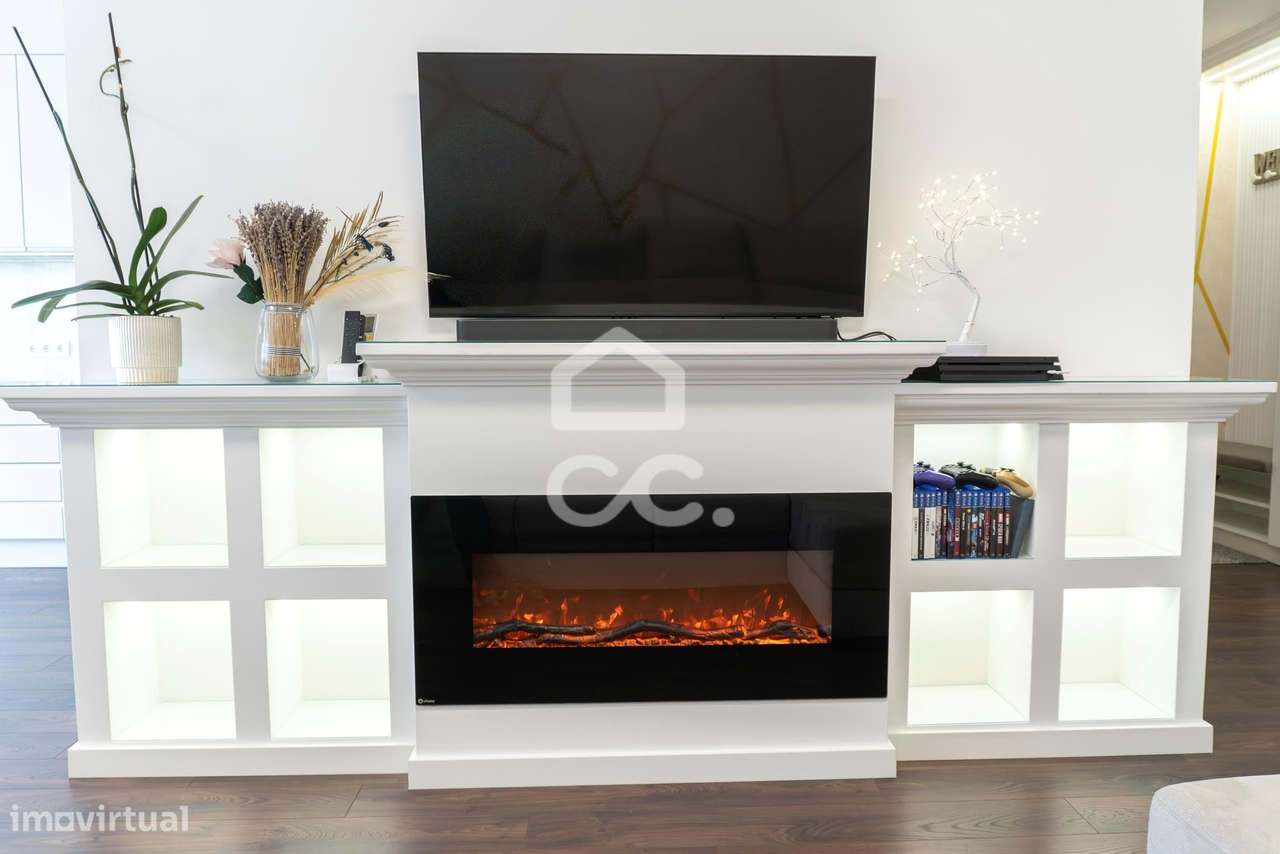 Apartamento T2  Renovado Alfornelos/ Metro-12