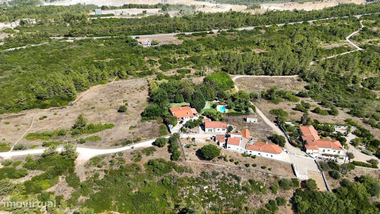 Quinta com Casa Tradicional com Piscina e Terreno de 8.800 m²-33