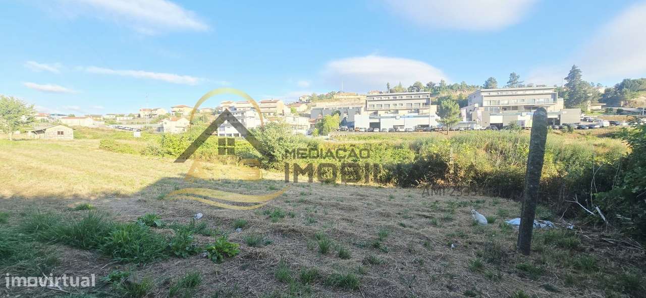 Moradia para restauro e terreno industrial com mais de 4000m²-34