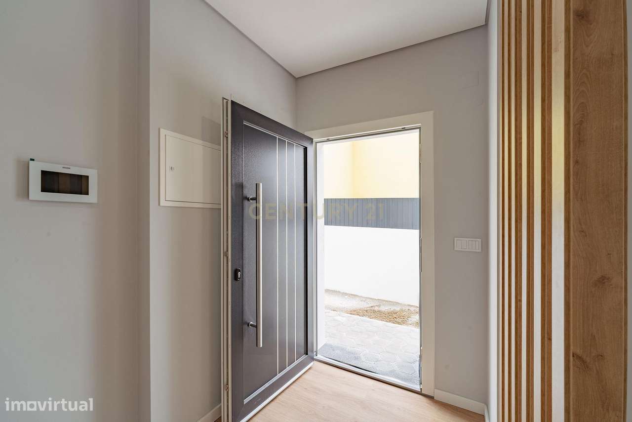 Moradia Nova térrea T3+1 em Fernão Ferro, Seixal-5