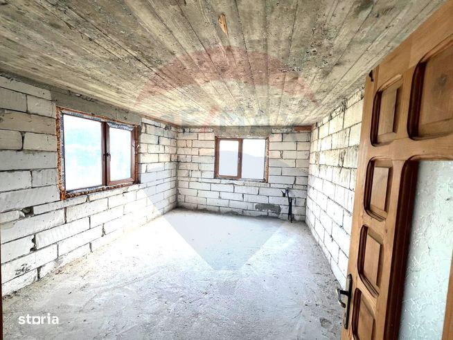 Casă / Vilă cu 6 camere de vânzare în BUHUȘI Județul BACĂU-4