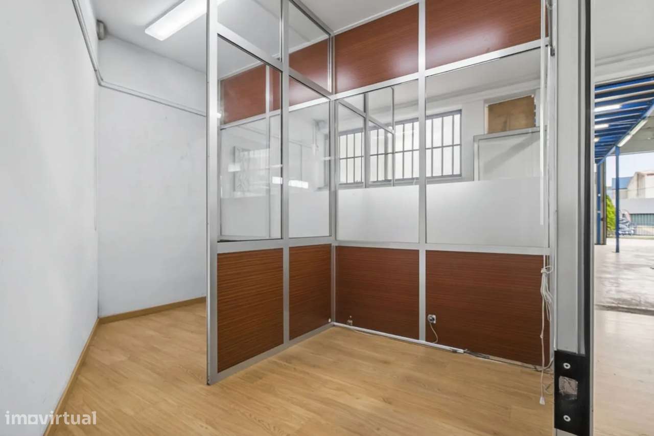 Armazém / Edifício Industrial com 1.800 m² | Avintes – Frente à N222-17