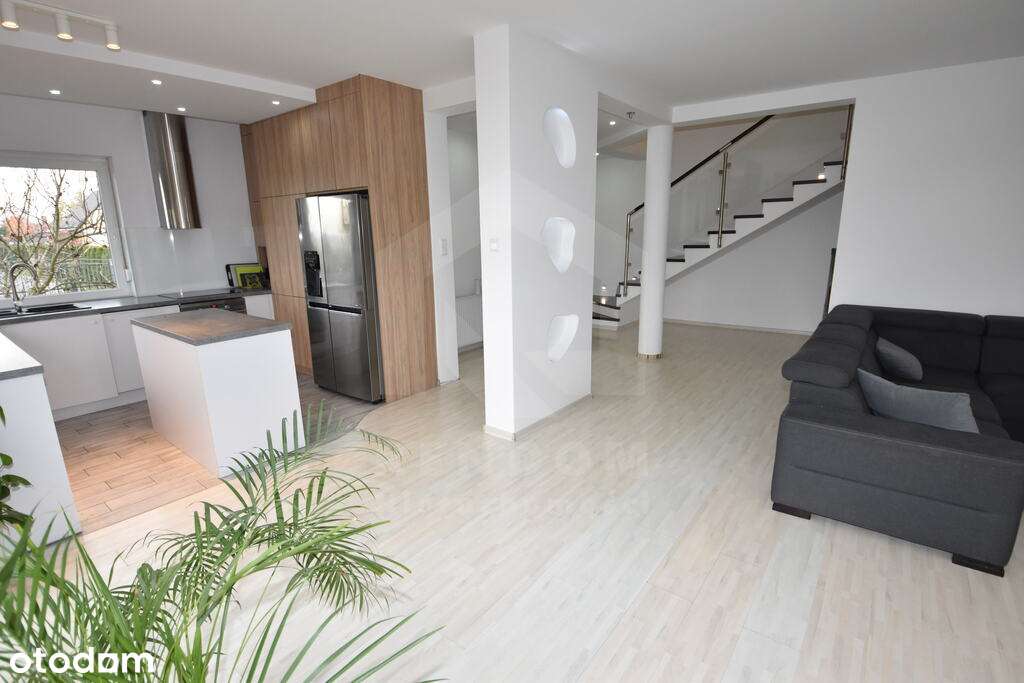 Dom z garażem i fotowoltaiką – Narok-5