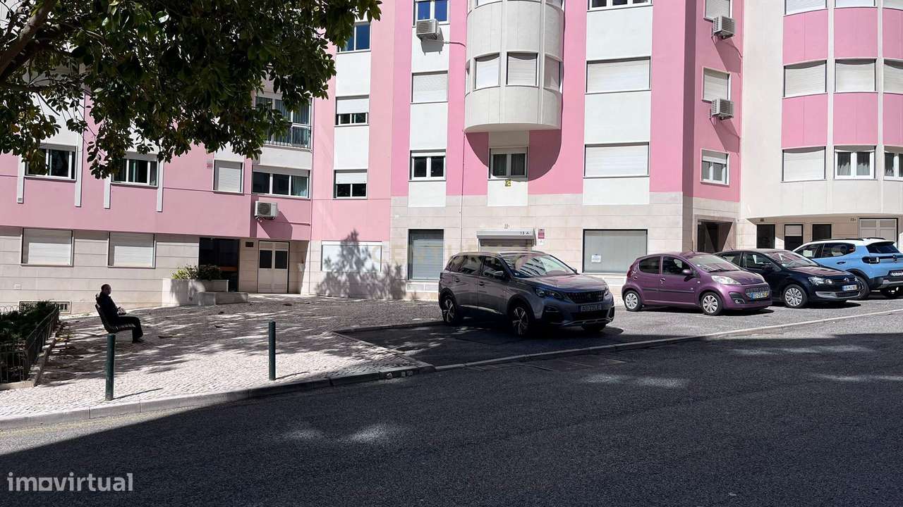 T3 153 m² com varanda | Garagem + 1 lugar de parqueamento a porta | Sa-14