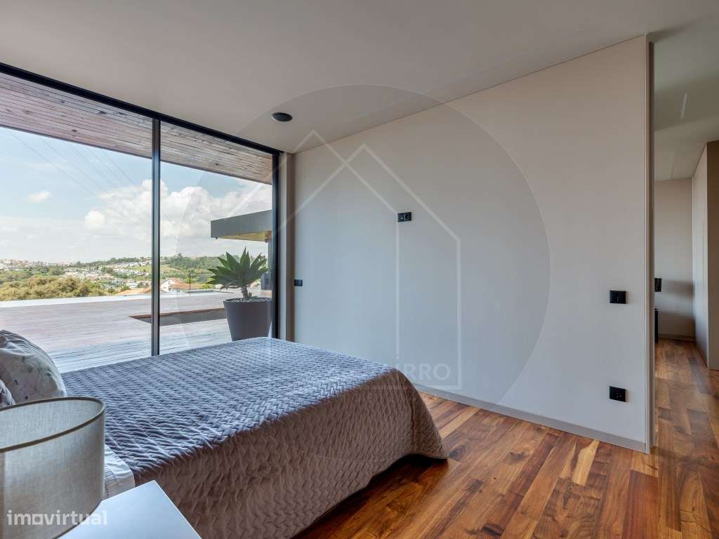 Moradia T6, térrea contemporânea, piscina, terraços e jardim junto ...-34