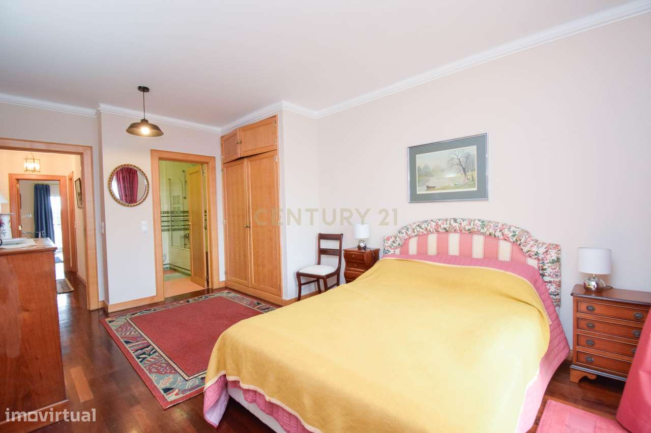 T2 com varanda, garagem e arrecadação – Cascais | Rua João Infante-16