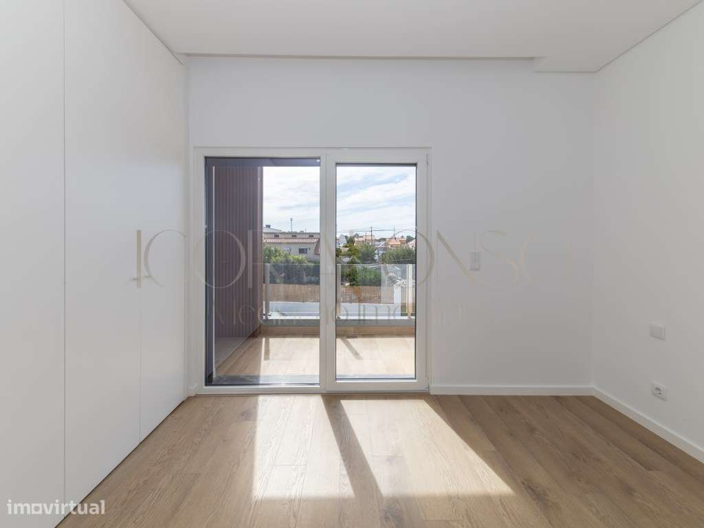 Moradia Geminada T3 com Suíte e Ótimo Espaço Exterior-26