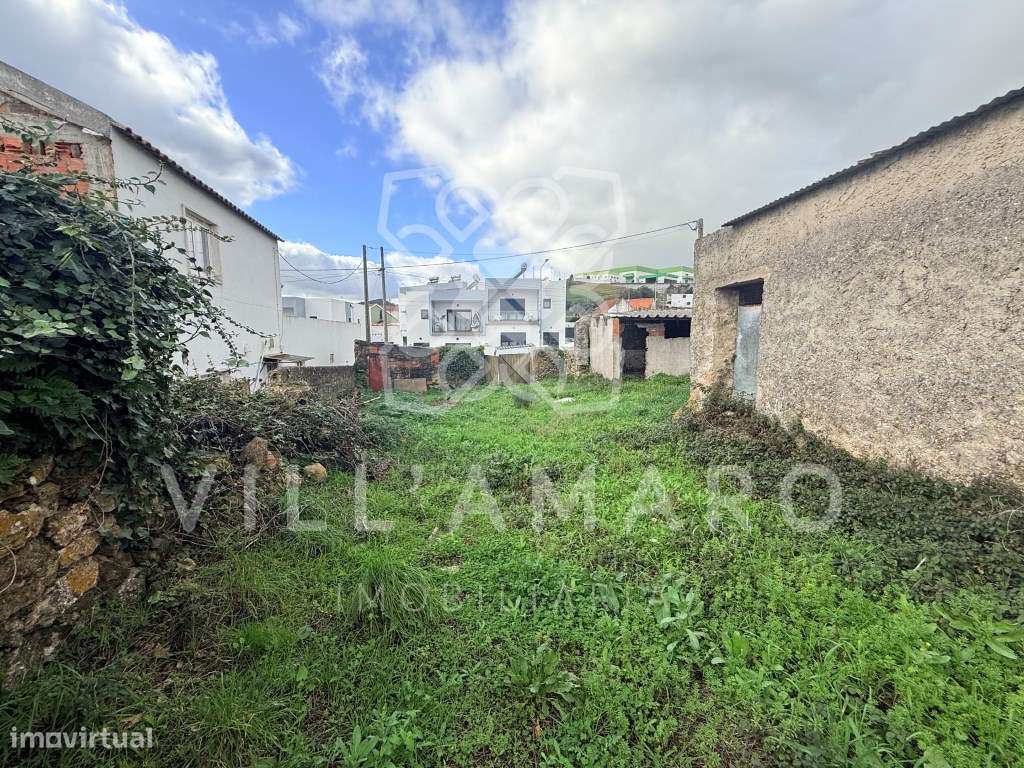 Casa térrea por recuperar com cerca de 168m2 e logradouro com 2500m2.-7