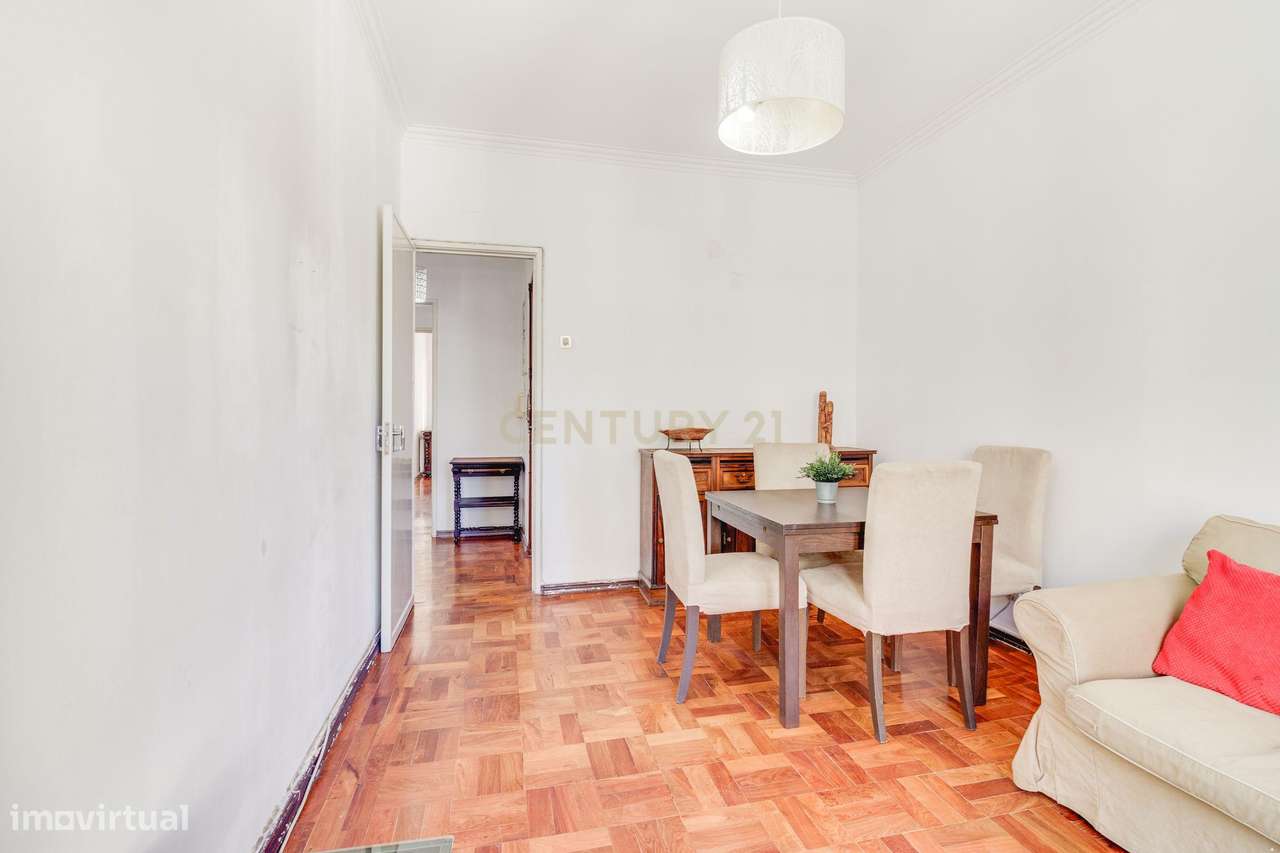 Fantástico T2 com ótimas varandas-2