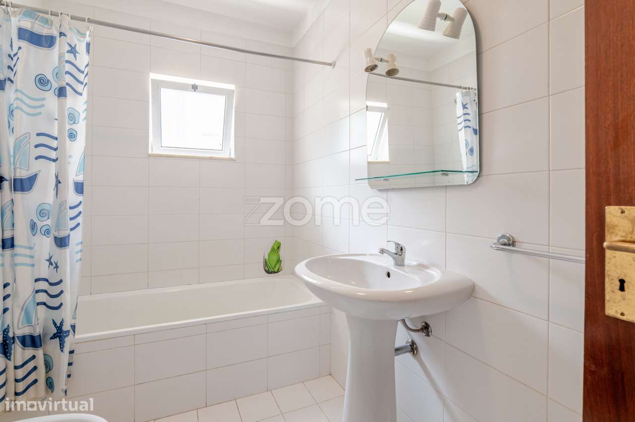 Apartamento T3 com garagem, varanda e arrumos-20