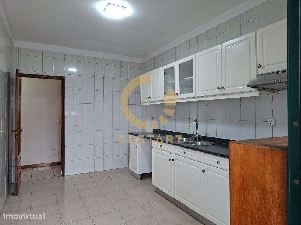 T3 com Varandas, Lareira e Boas Áreas – Fânzeres - Grande imagem: 4/34