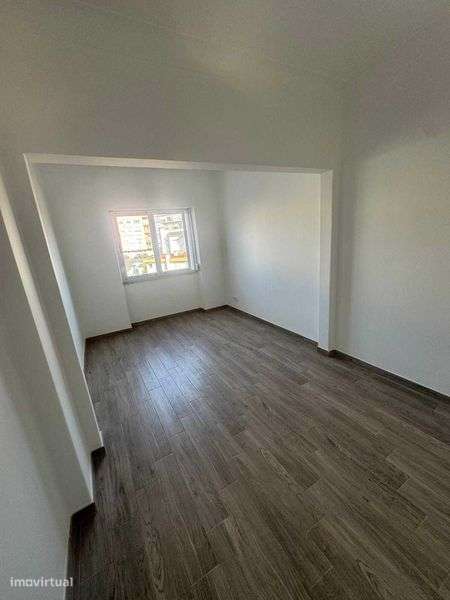 T2 para arrendar no Cacém (totalmente remodelado) - Grande imagem: 2/4